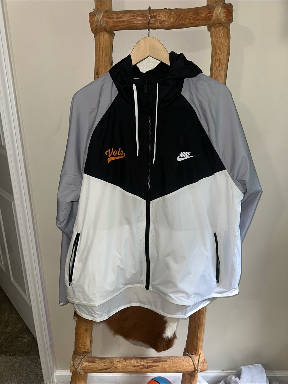 NWOT Nike Tech Hooded Colorblock multi tone University of Tennessee windbreaker